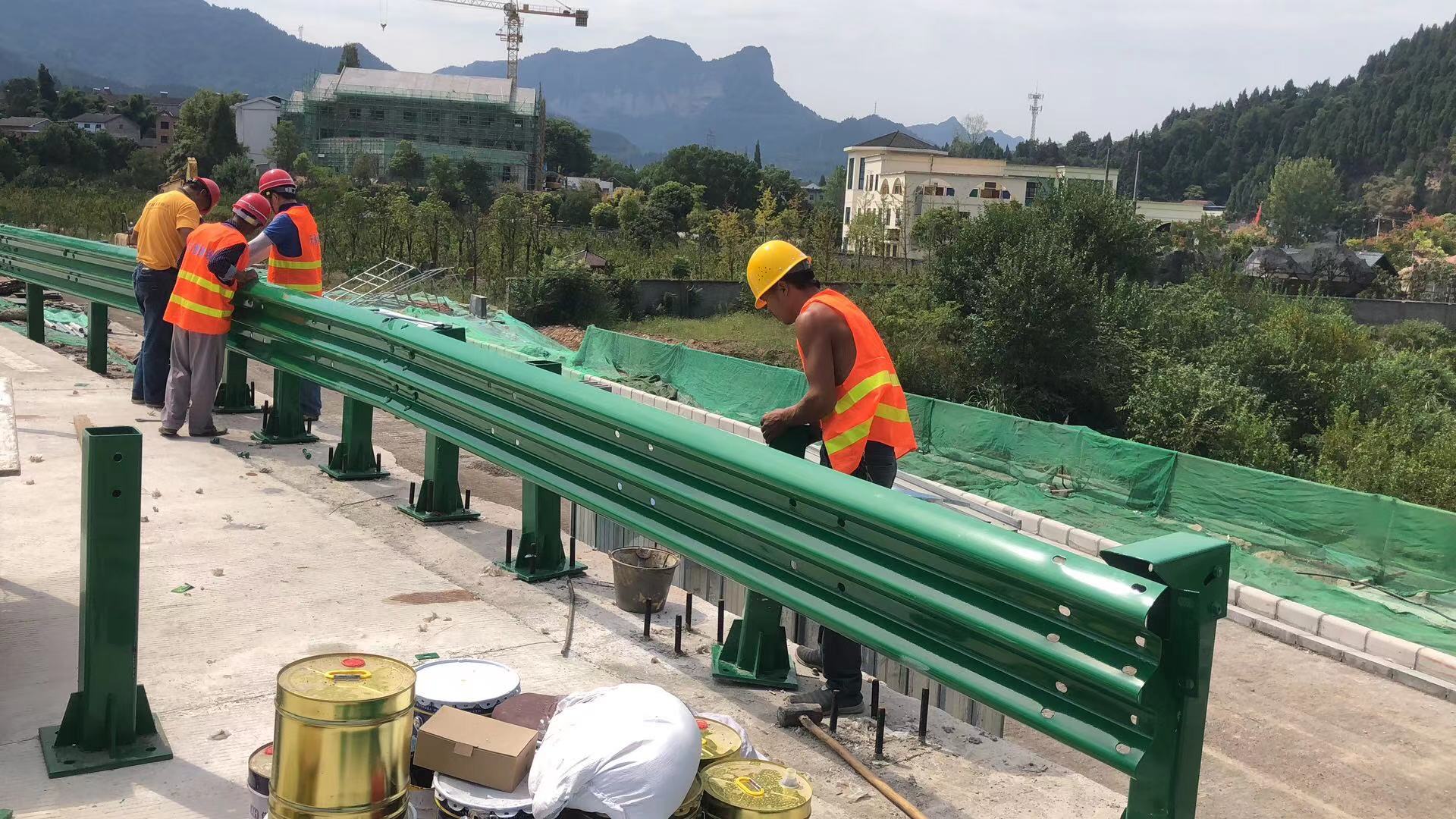 谢通门县高速公路波形护栏热镀锌波形护栏 - 推荐